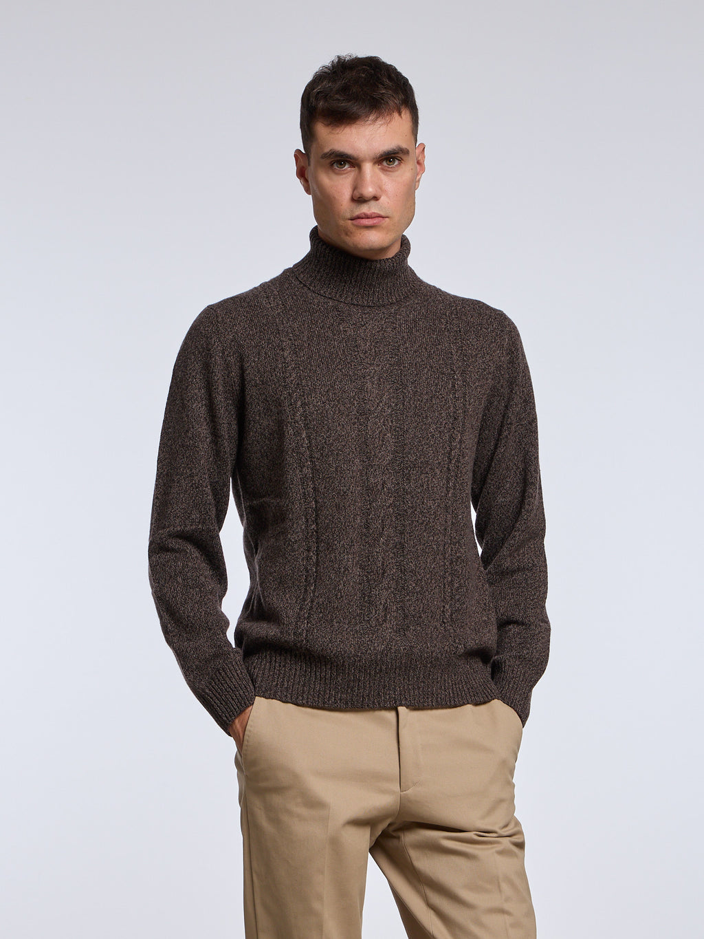 WOOL BLEND CABLE TURTLENECK - BROWN